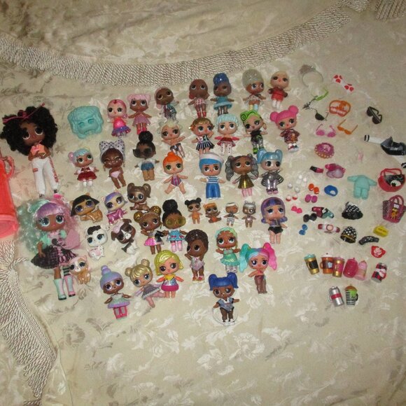 Lots of lol dolls